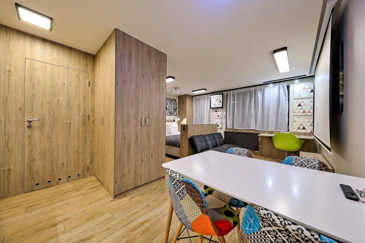 Apartament With Projector And Balcony Between Main Square And Kazimierz Quarter Kraków